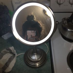Makeup mirror with LED